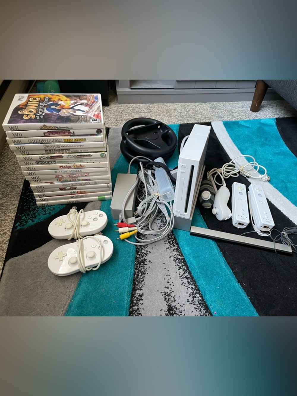 Nintendo Wii Bundle with console, Remotes, Classic Controllers & 16 Games